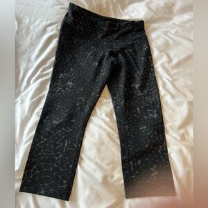 Lulu crop leggings size 8